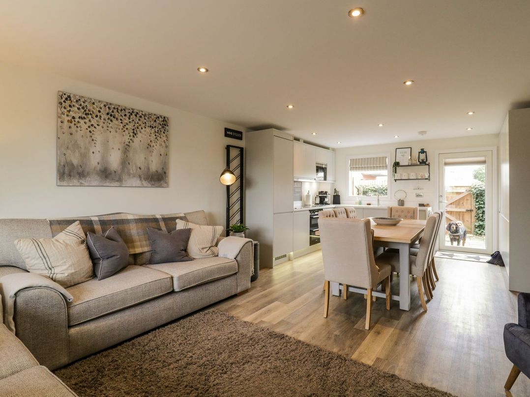 Sundowners, Southwold - Sleeps 8 guests