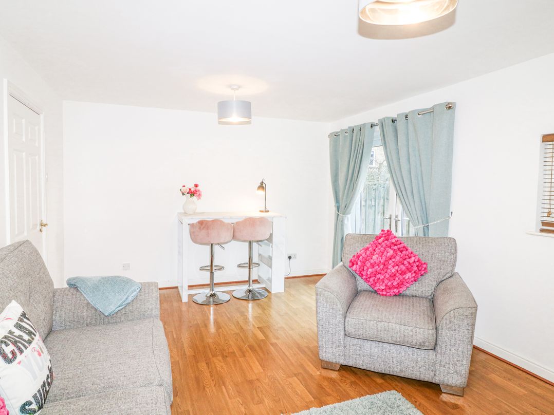 6 Fidlers Close