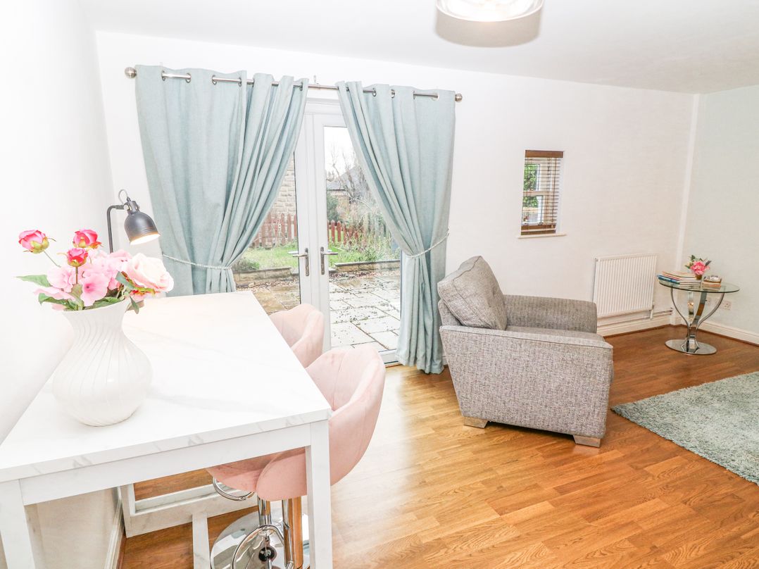 6 Fidlers Close