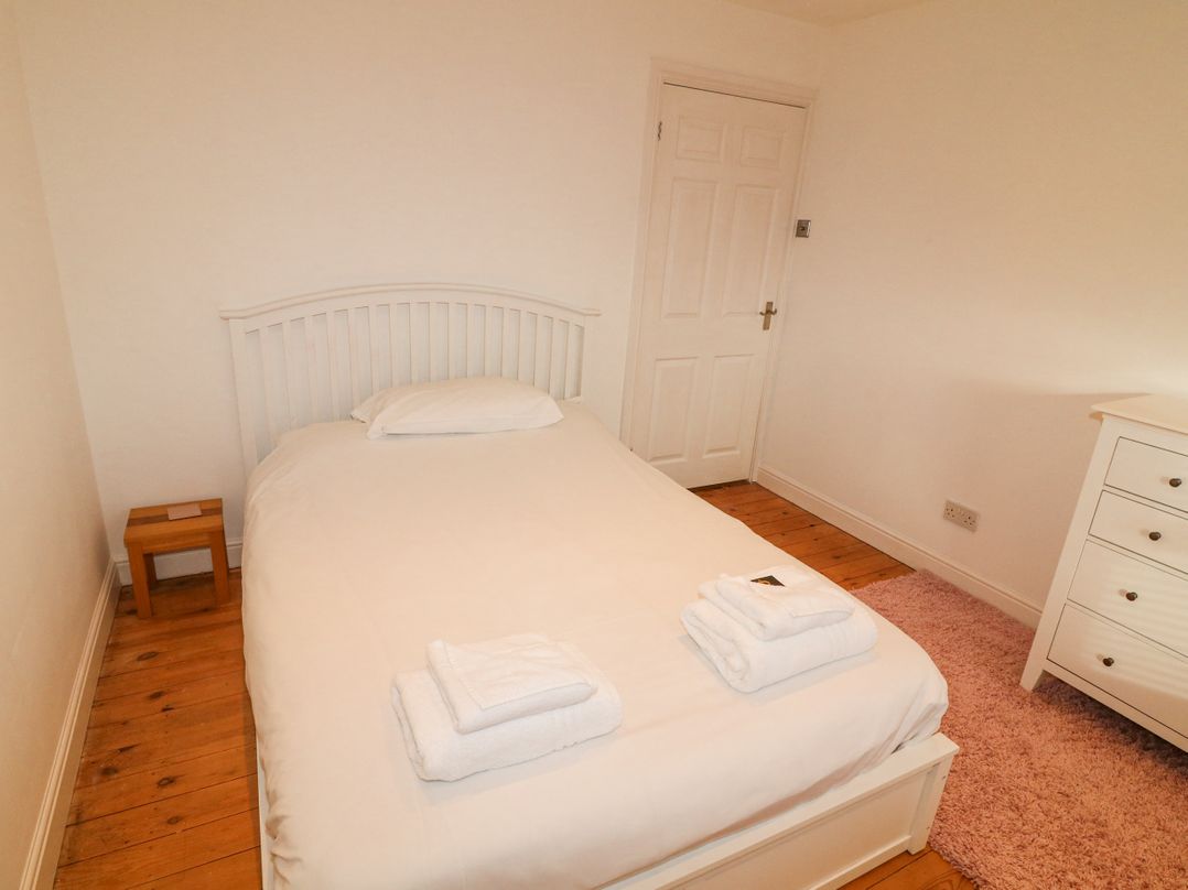 6 Fidlers Close