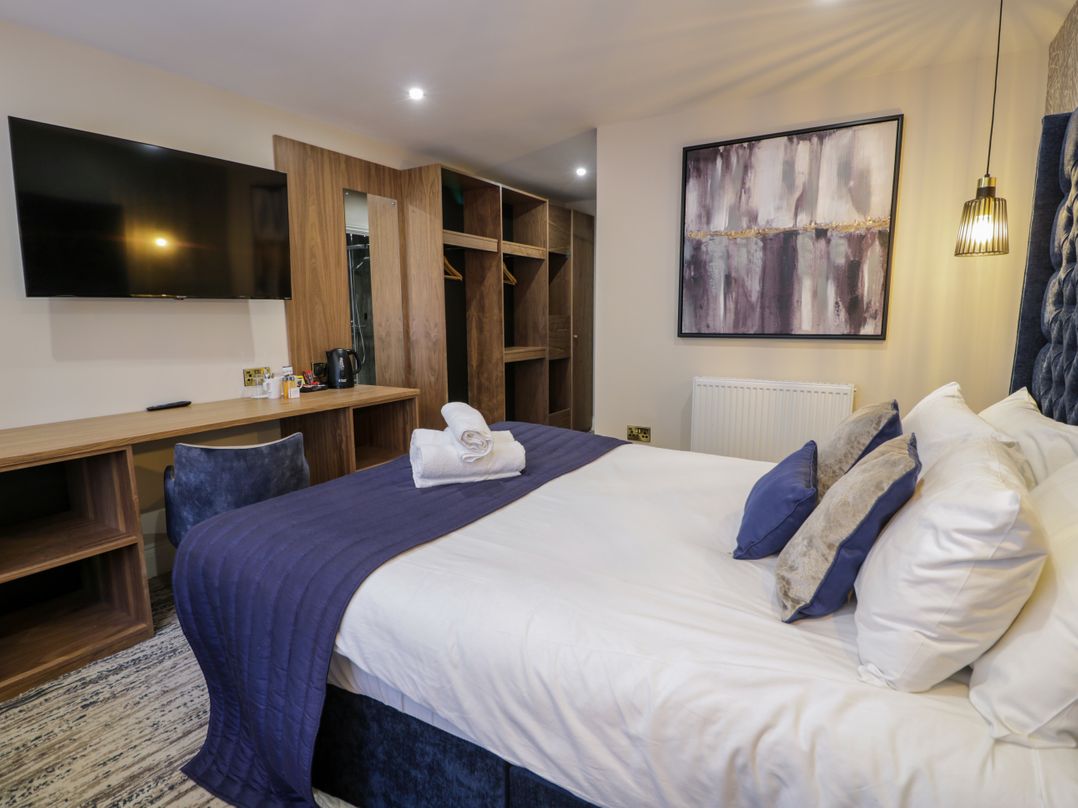 King Hotel Room