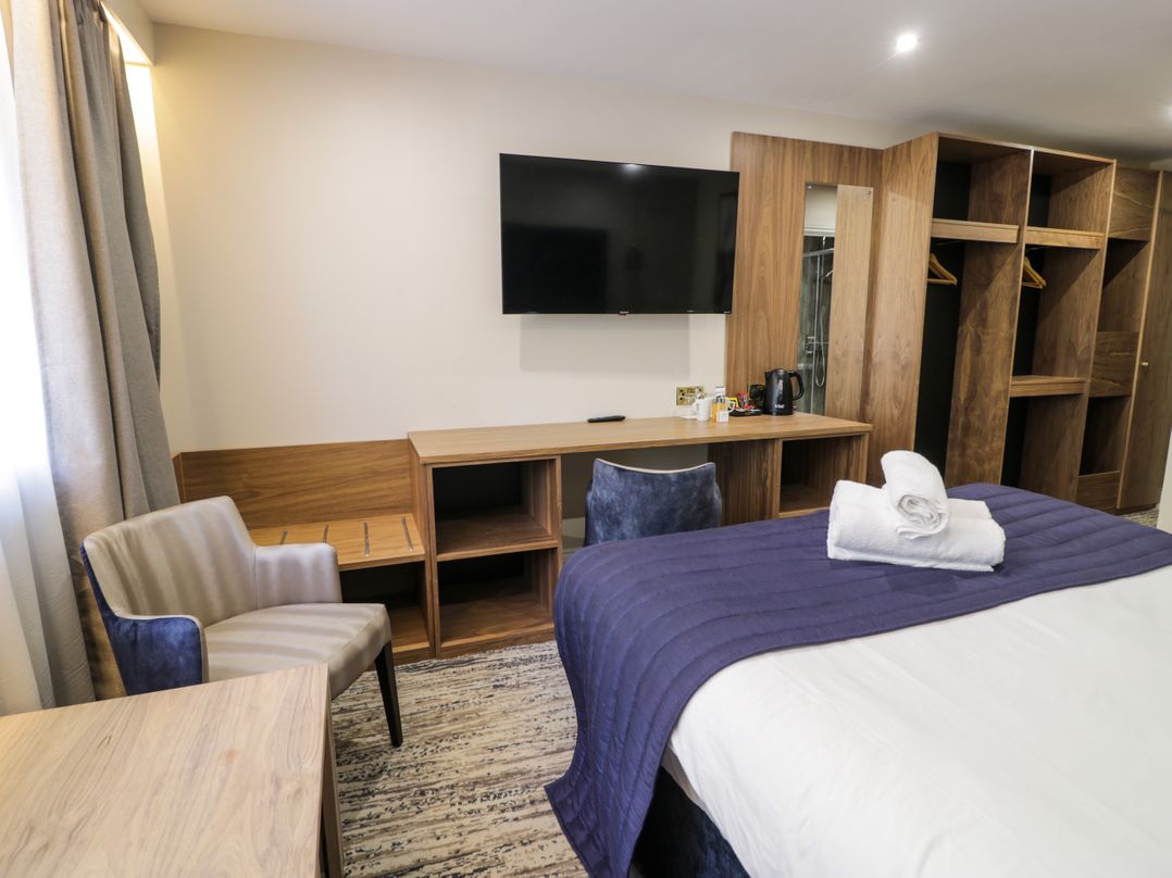 King Hotel Room