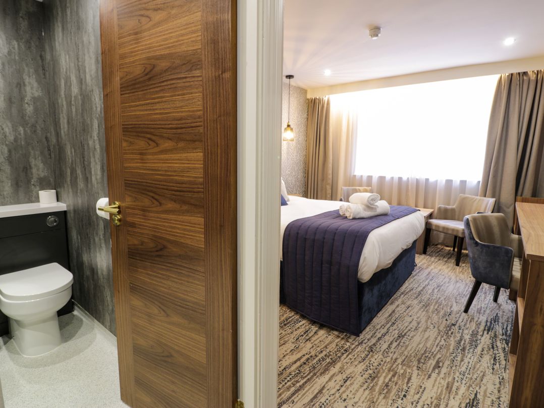 King Hotel Room