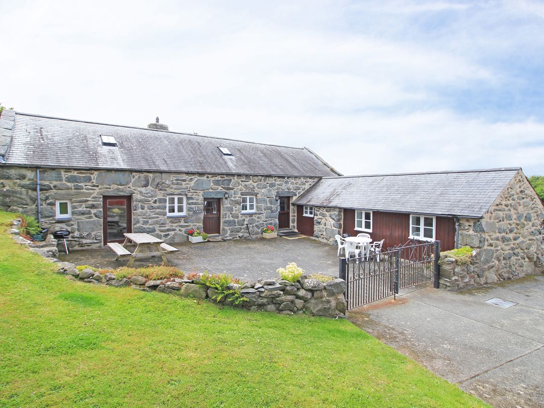 Y Beudy (The Old Byre)