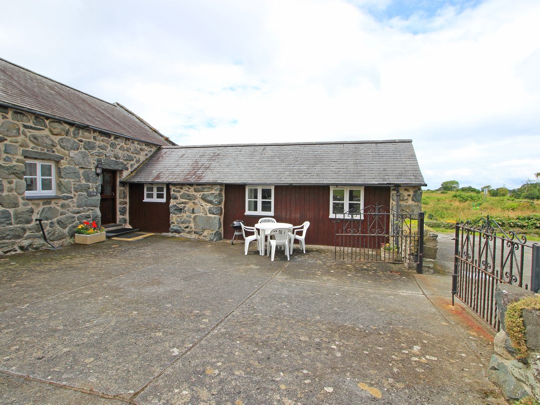 Y Stabl (The Old Stable)