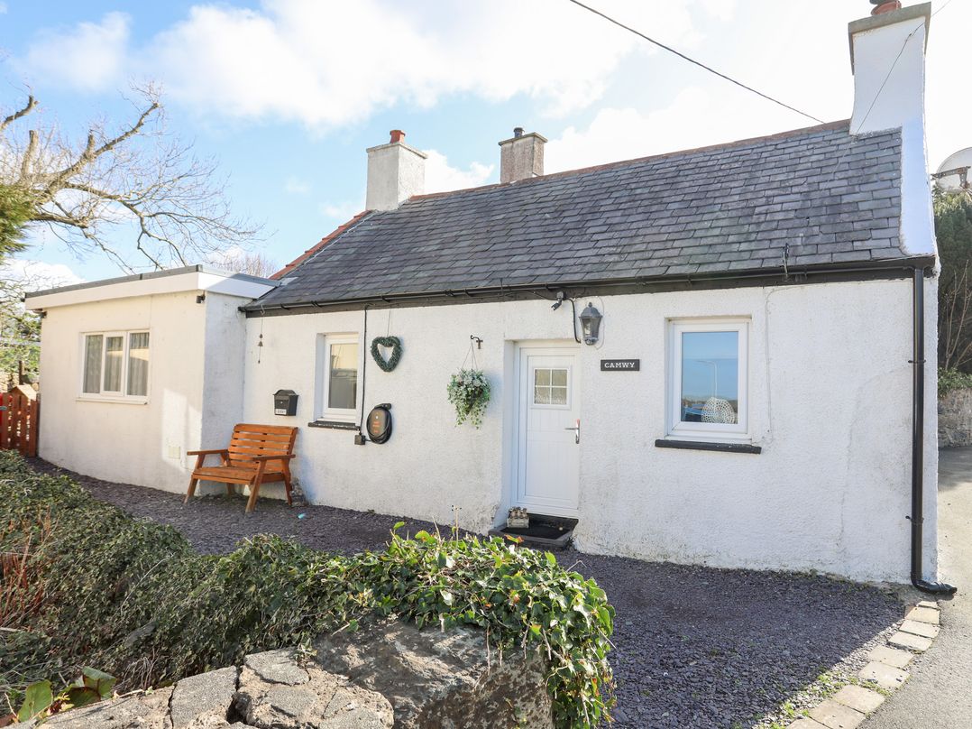 Dog friendly cottage in Brynsiencyn, Isle of Anglesey - Sleeps 4