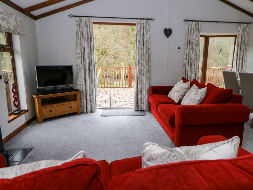 2 Riverside Lodge