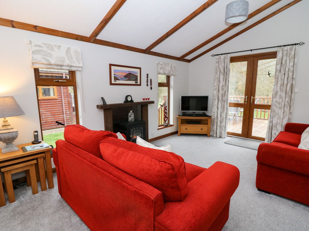 2 Riverside Lodge