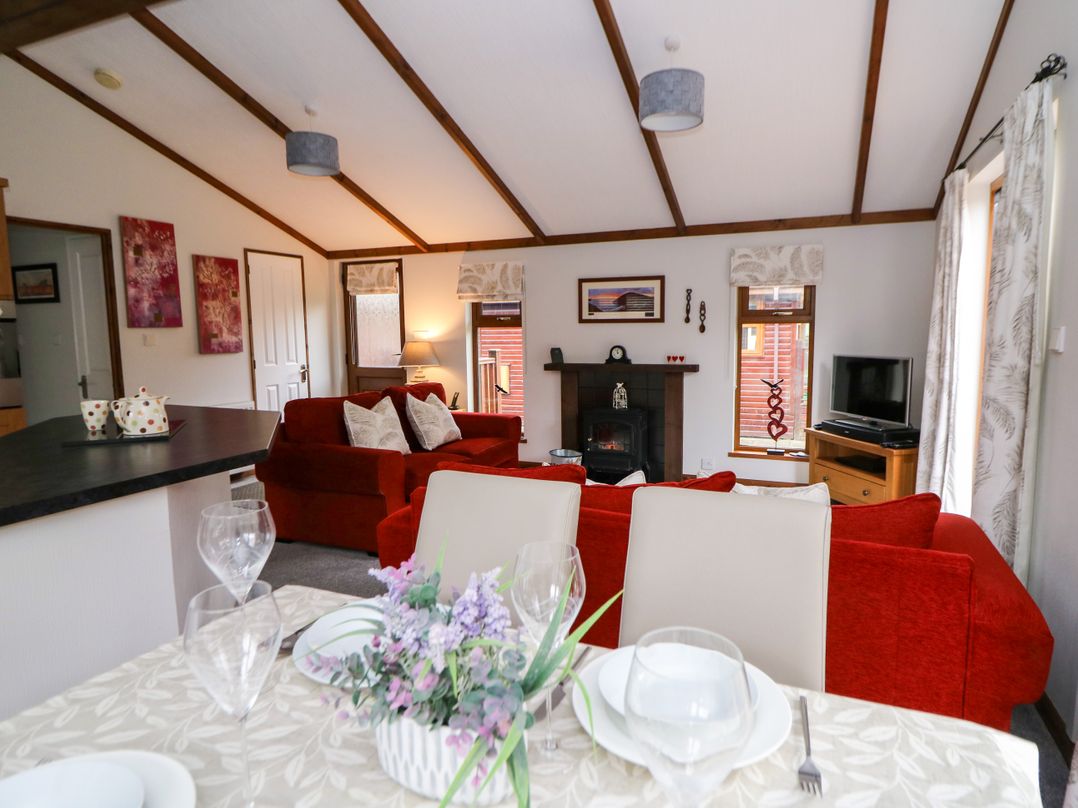 2 Riverside Lodge