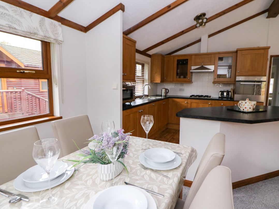 2 Riverside Lodge