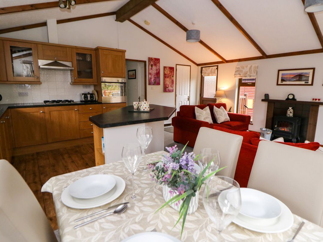 2 Riverside Lodge