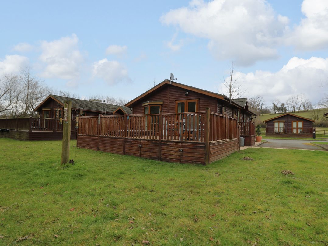 2 Riverside Lodge