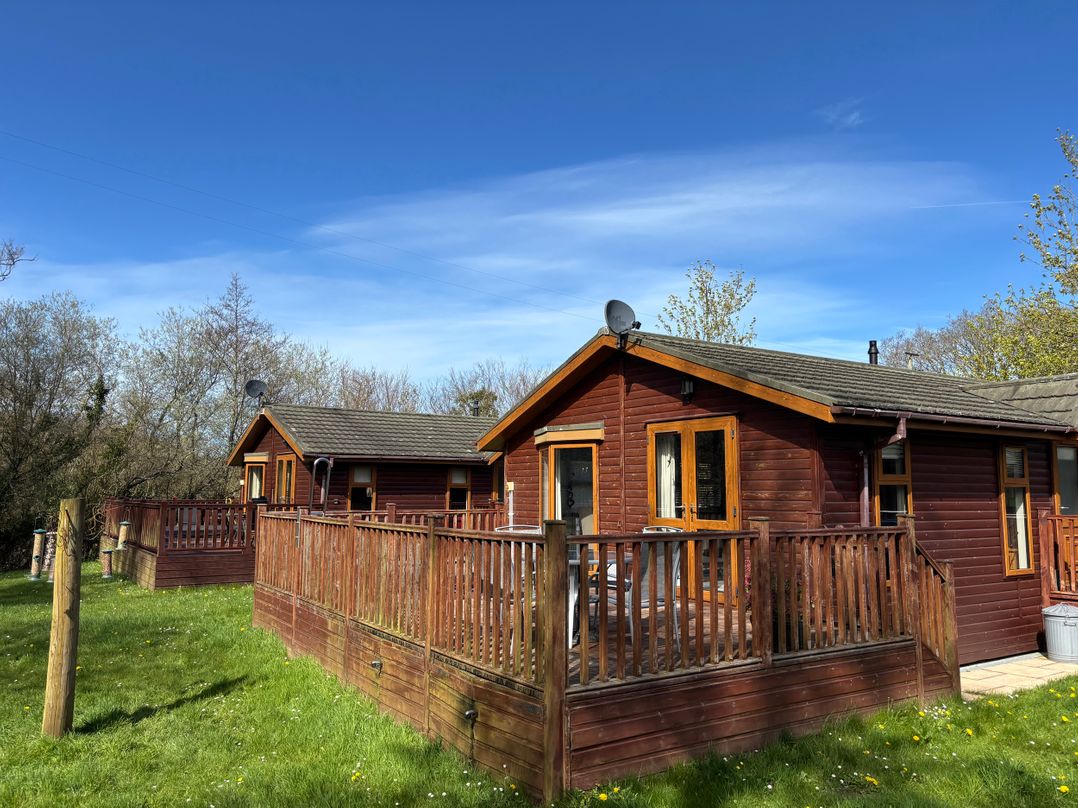 2 Riverside Lodge