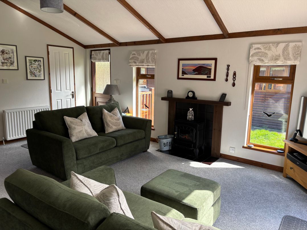 2 Riverside Lodge