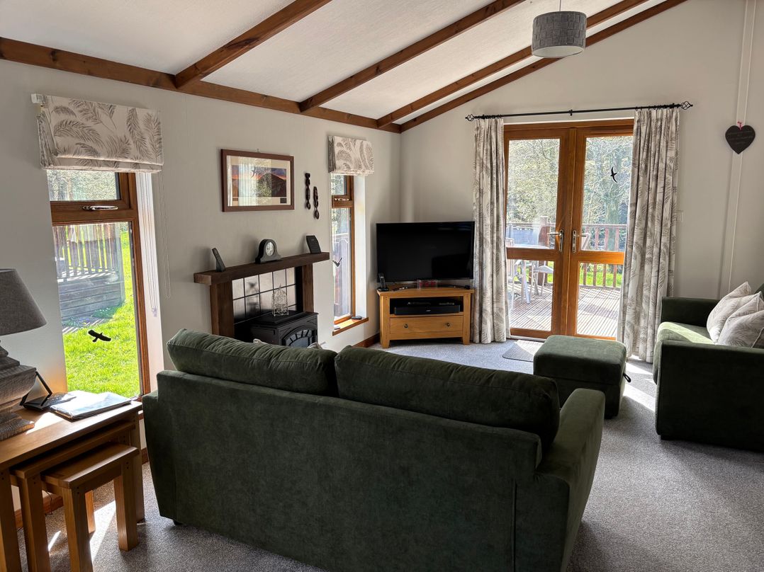 2 Riverside Lodge