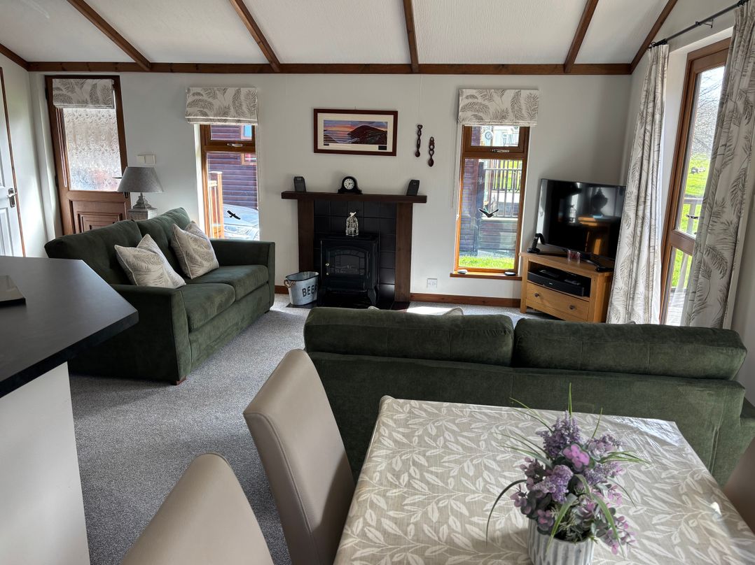 2 Riverside Lodge