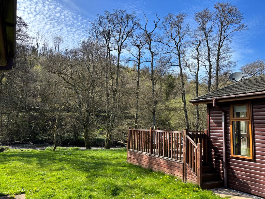 2 Riverside Lodge