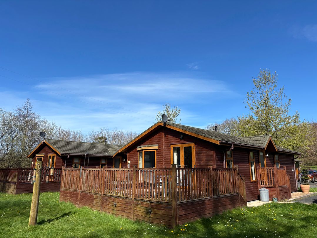 2 Riverside Lodge