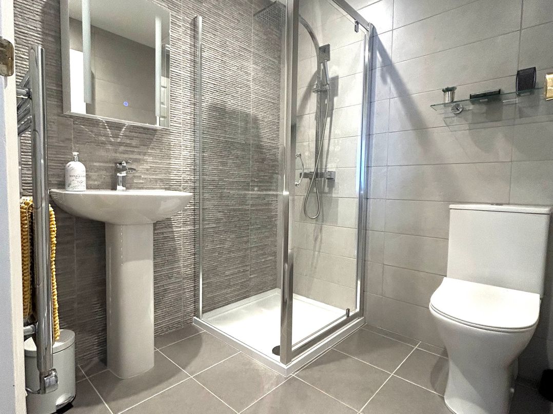 2 Chatsworth Riverscape Apartments