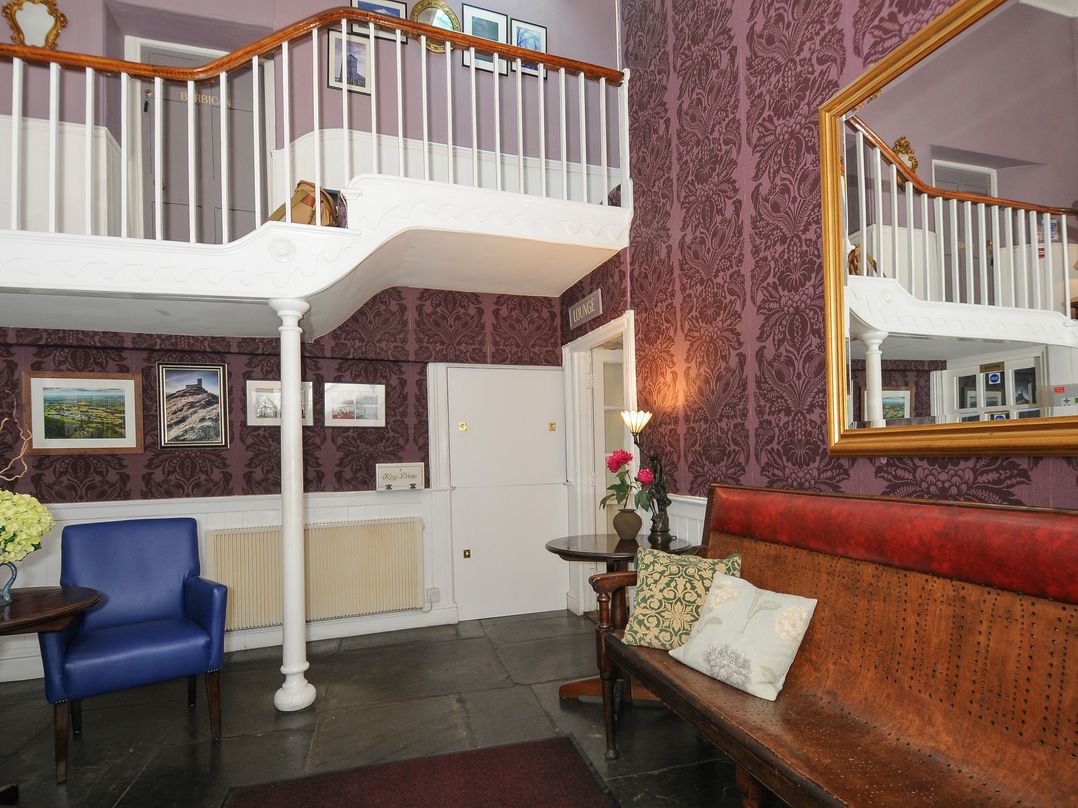 Sycamore Apartment