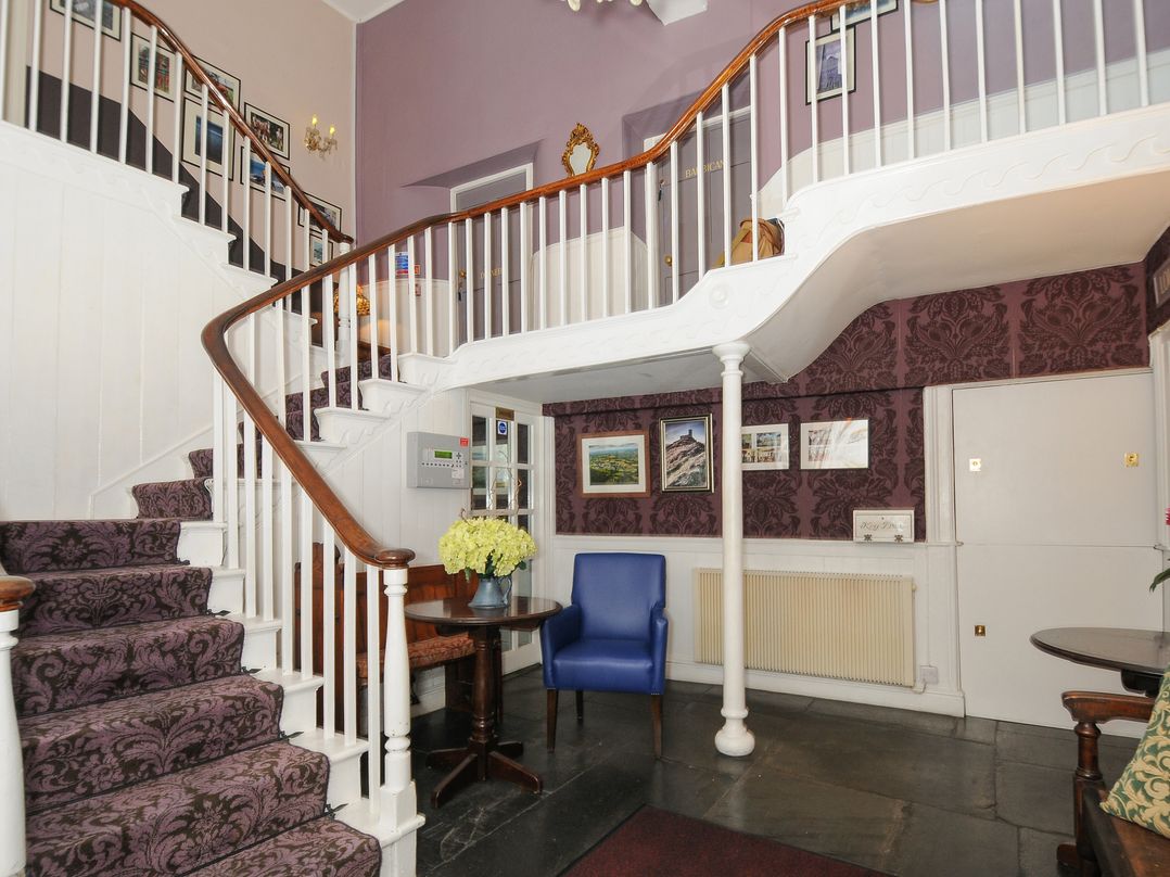 Sycamore Apartment