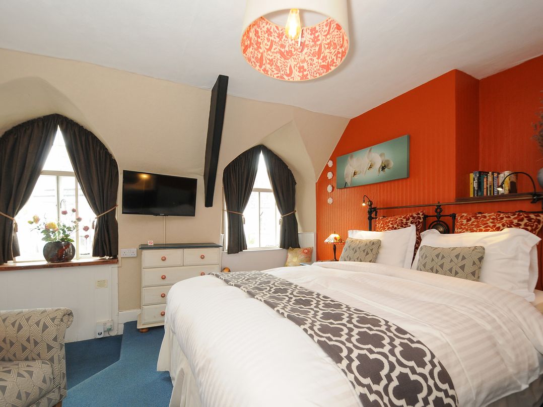 Sycamore Apartment