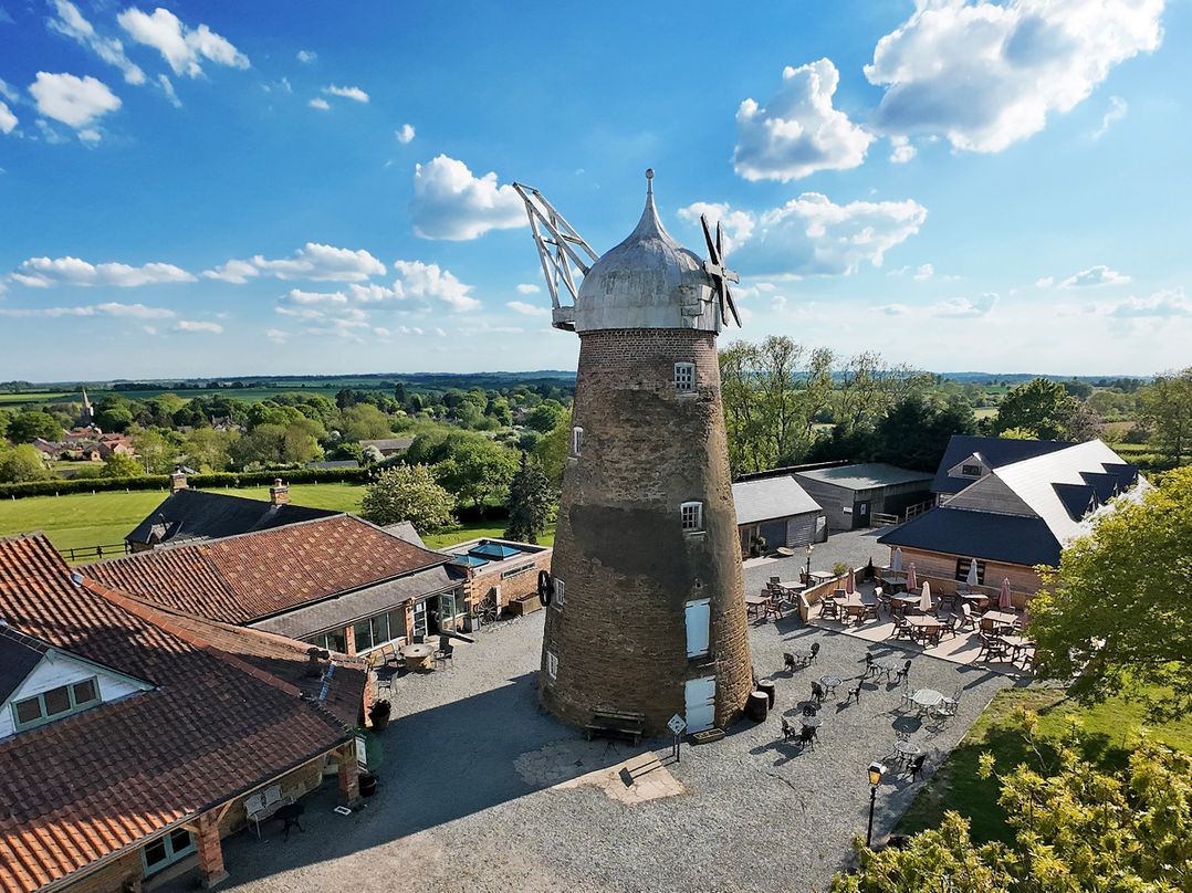 The Oak Room - Windmill Country Retreats
