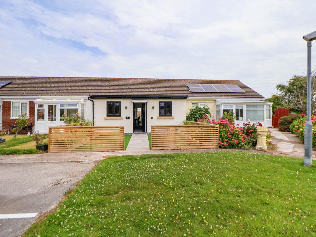 4 Willow Grove - Freehold
