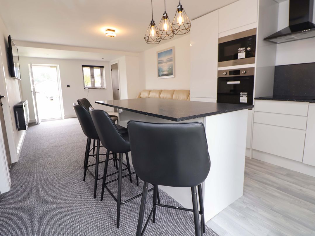 4 Willow Grove - Freehold