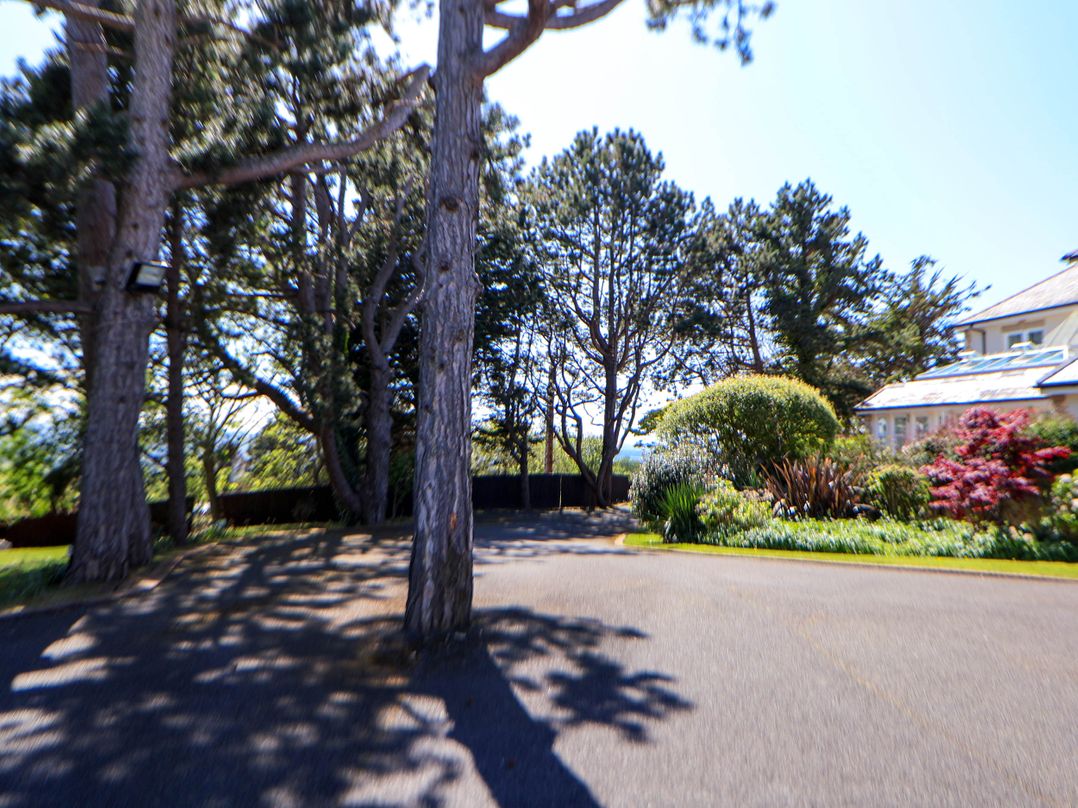Mount House