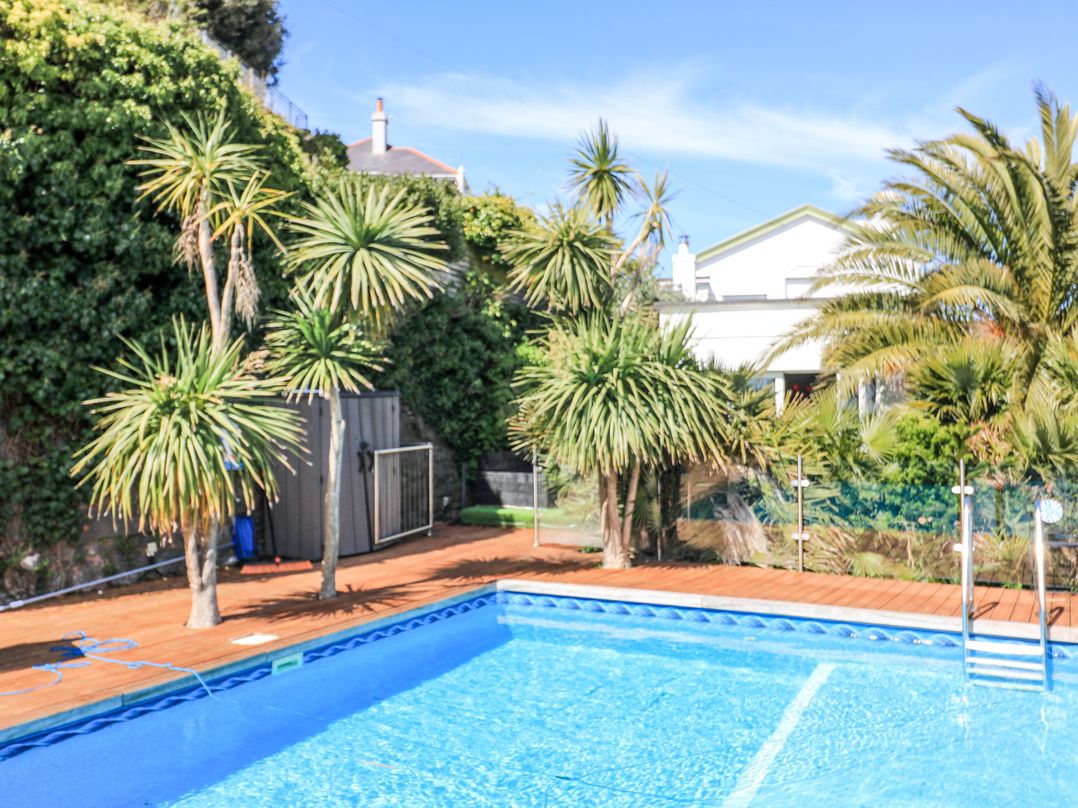 Delmonte Lodge, Torquay - Sleeps 8 guests
