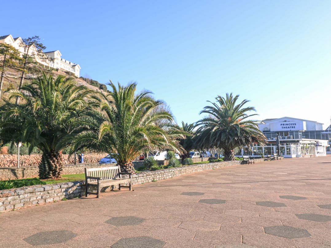 Delmonte Lodge