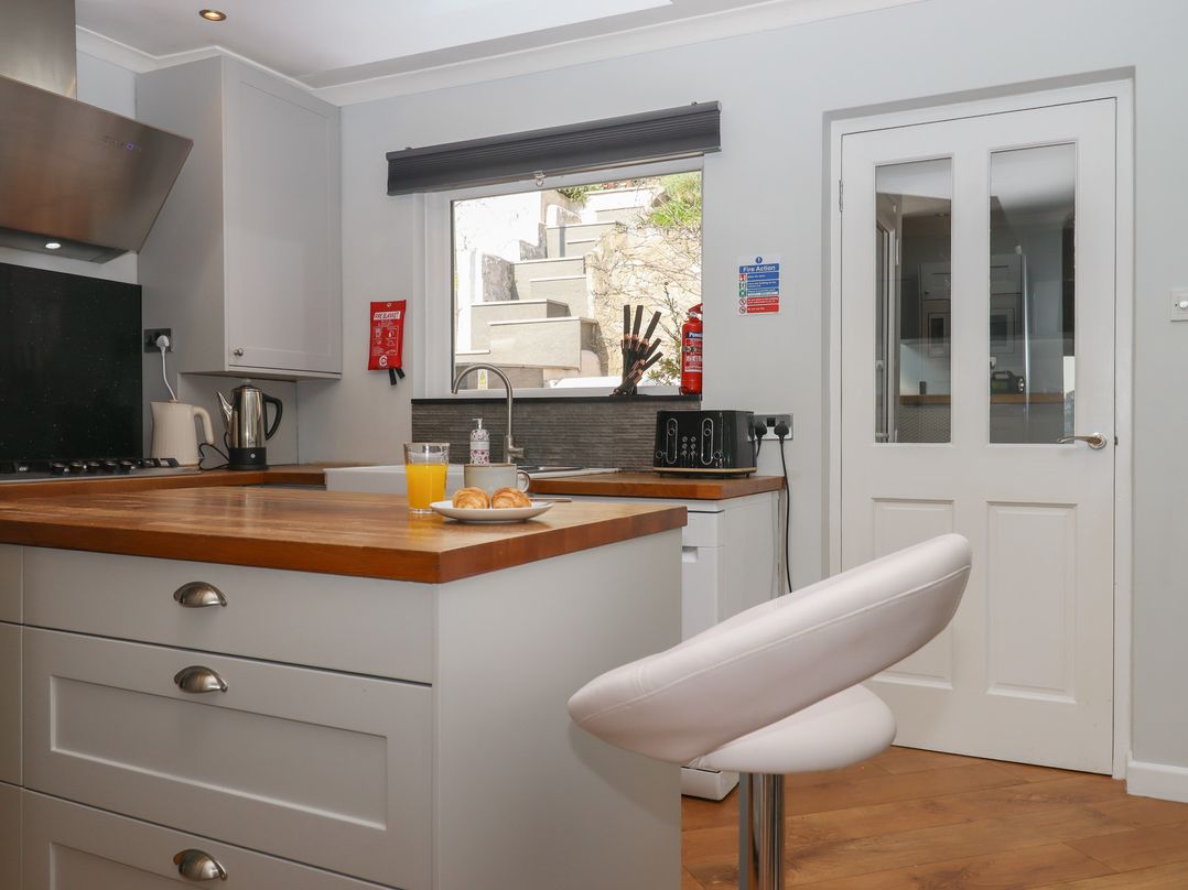 15 Summerland Avenue