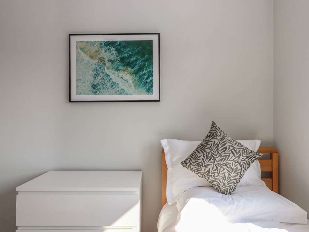 15 Summerland Avenue