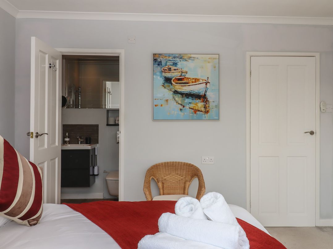 15 Summerland Avenue