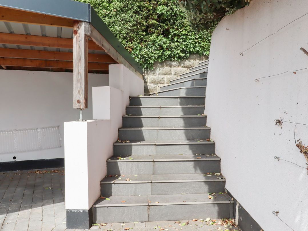 15 Summerland Avenue