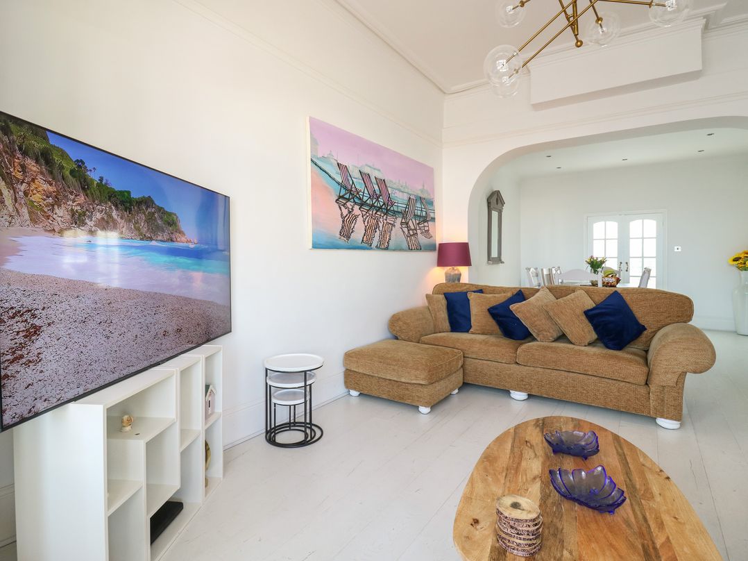Marine House - Amazing beachside location