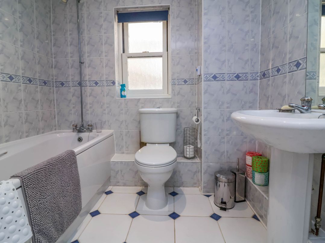 6 Wildersmouth Court Apartments