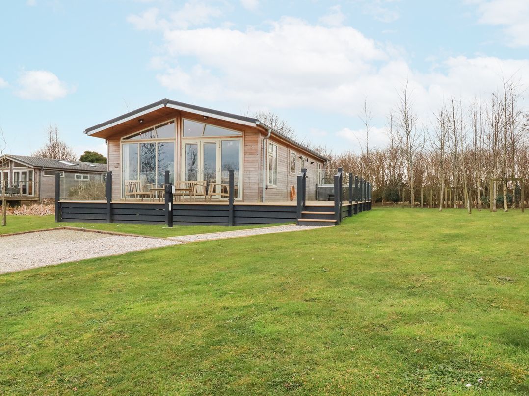 6 Meadow Retreat
