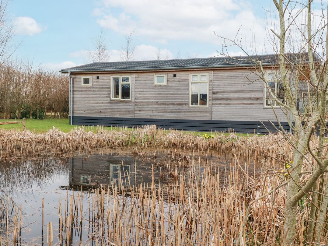 6 Meadow Retreat