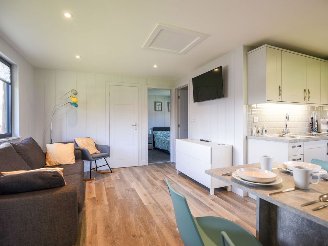 1 Pinewood Retreat