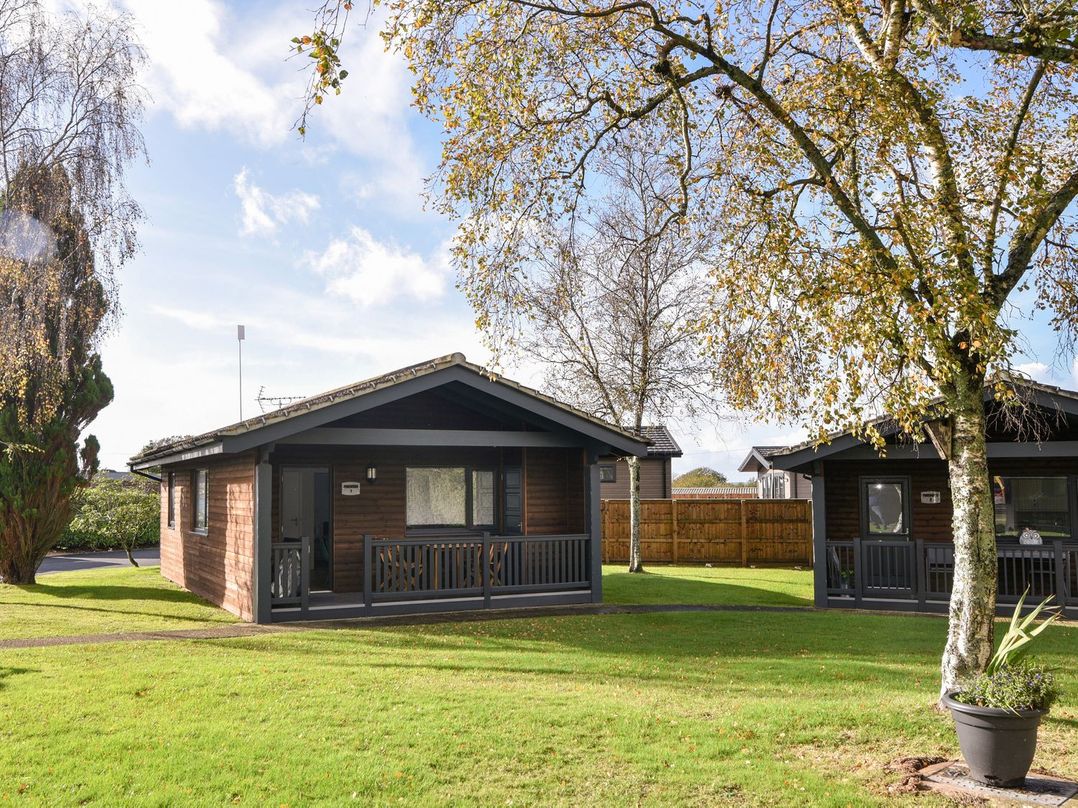 1 Pinewood Retreat