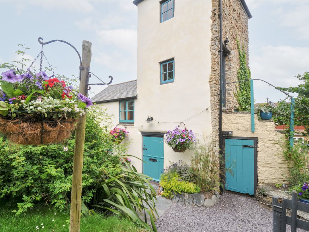 Tadworthy Tower, Northam - Sleeps 4 guests