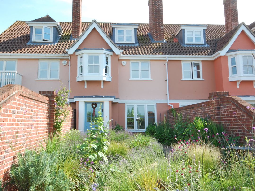 Dog friendly cottage in Aldeburgh, Suffolk - Sleeps 7
