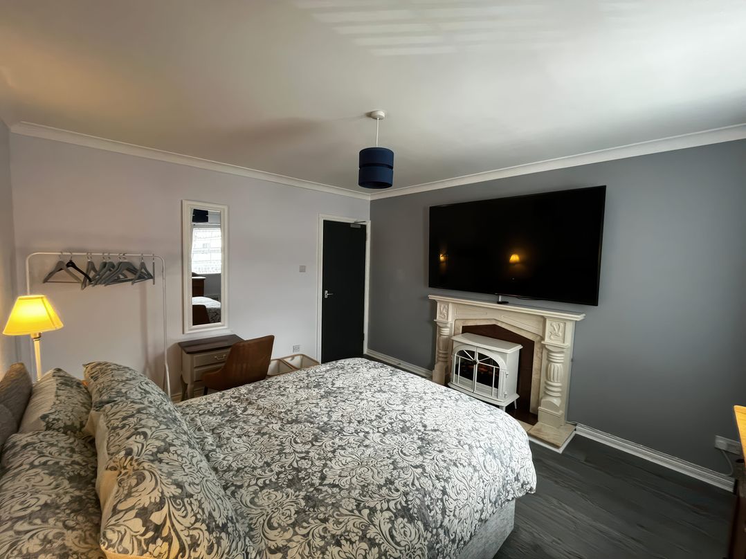 Shalom Apartment 98B