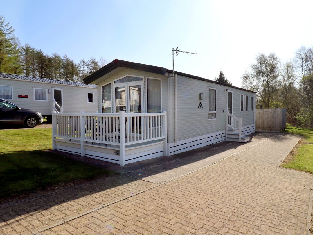 10 Woodlands Way