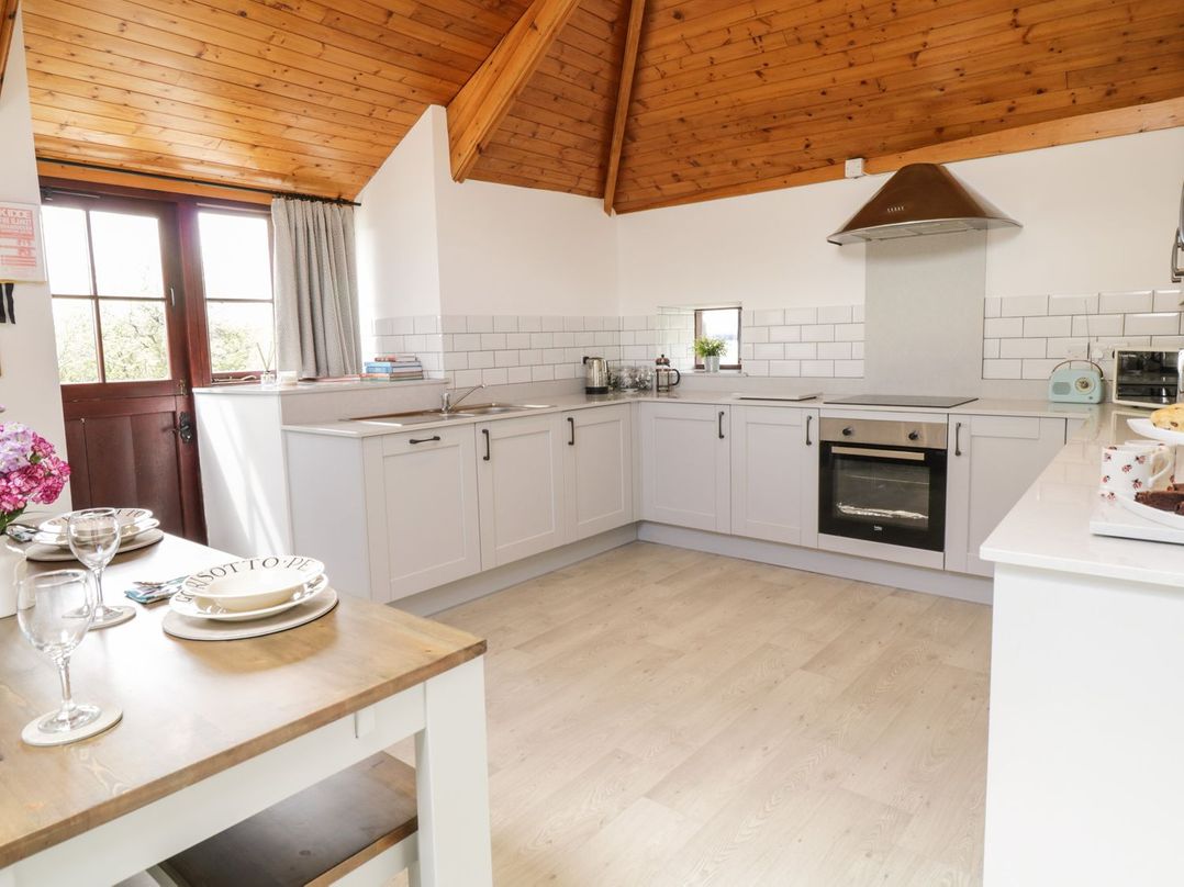 A kitchen with countertop and appliances at Cyffdy Cottage - Tegid in Bala