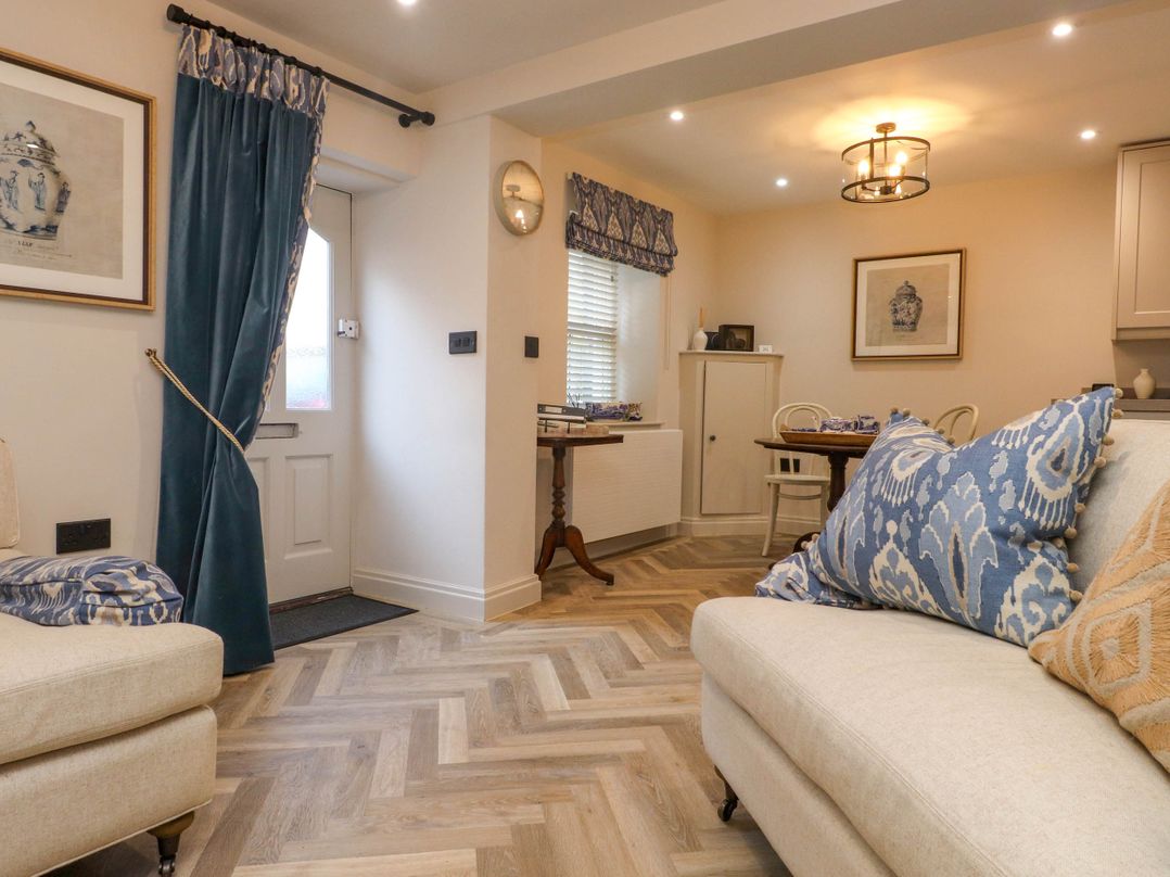 6 Rose Cottage