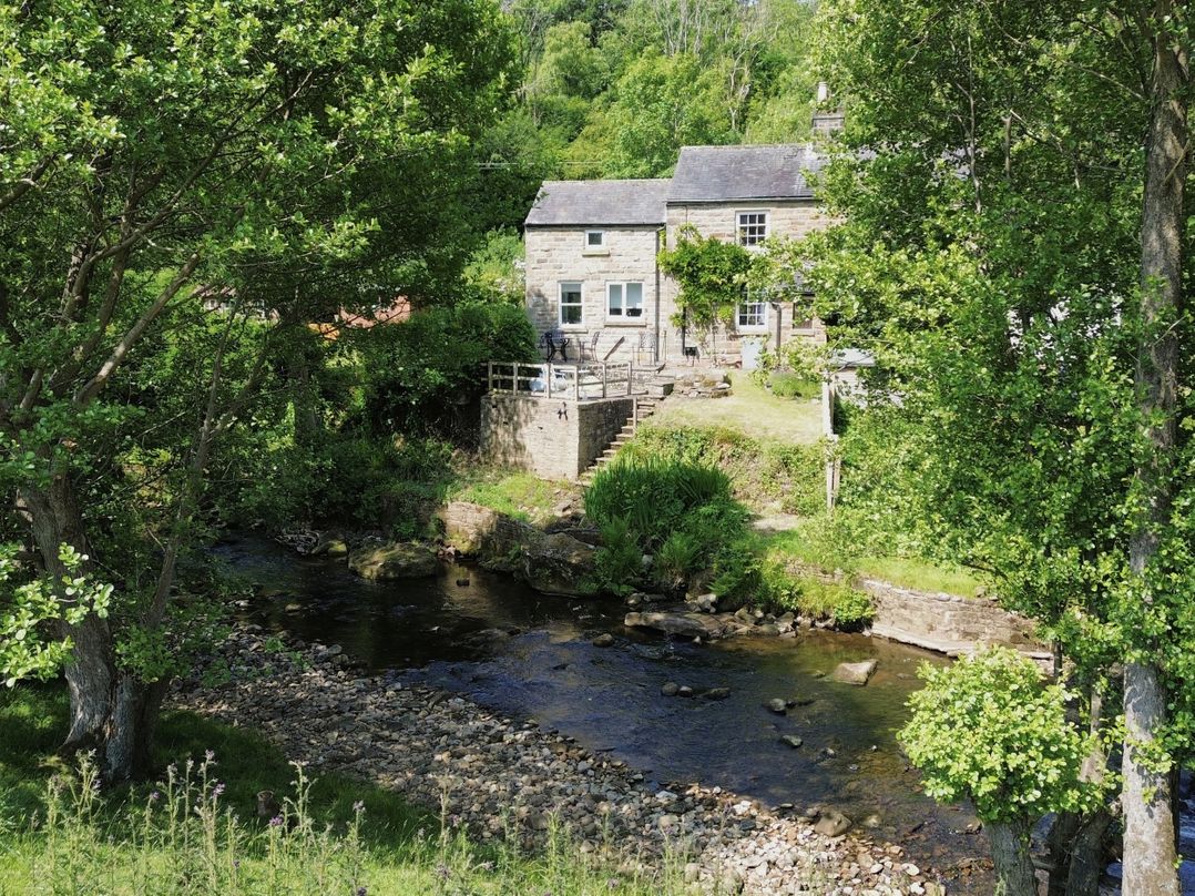2 Whinstone Cottage