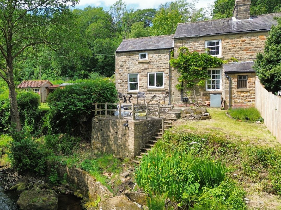 2 Whinstone Cottage